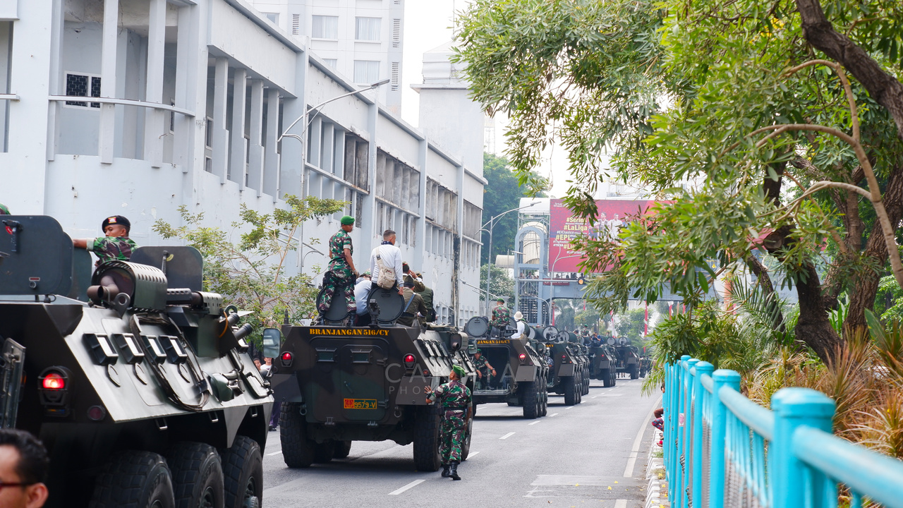 Tank Anoa berpartisipasi dalam Parade Juang
